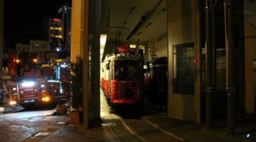 Taksim’de tramvay atölyesinde iki güvenlik görevlisi mahsur kaldı