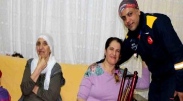 AFAD gönüllüsü özel güvenlik, enkazdan mesai arkadaşı ve ailesini çıkardı