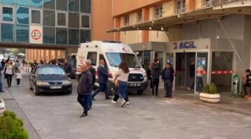 Hasta yakını elindeki bıçakla dehşet saçtı! Güvenlik görevlisi ve bir bebek yaralandı