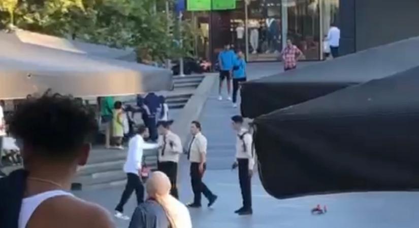 AVM’de bıçaklı saldırgan paniği: Özel güvenlik yaralandı