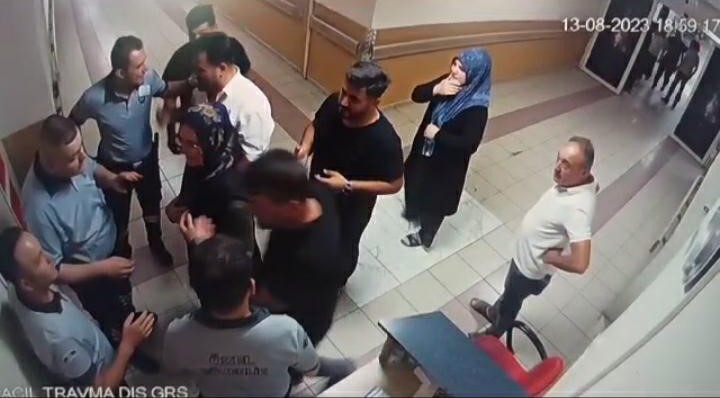 20 Kişi Devlet Hastanesini Basarak 6 Özel Güvenlik Görevlisini Darp Etti!