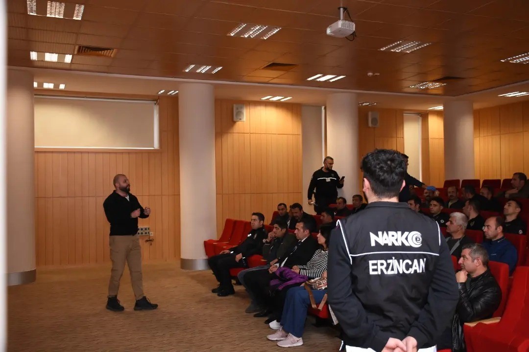 Erzincan Yıldırım Akbulut Havalimanında polis ve özel güvenlik görevlilerine eğitim verildi