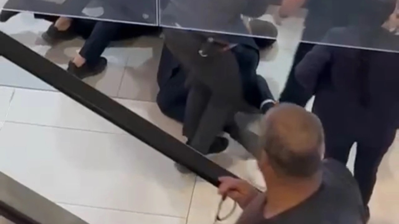 Hastanede Kendine Jiletle Zarar Verdi, Özel Güvenlikler Son Anda…