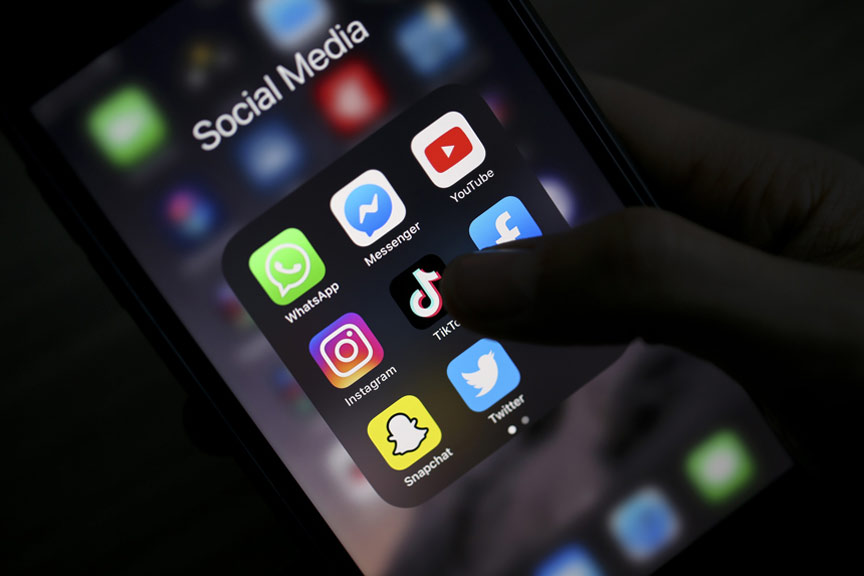 Özel Güvenliklerin Mesai Saatlerinde Sosyal Medya Kullanımı Kimlik İptallerine Neden Oluyor