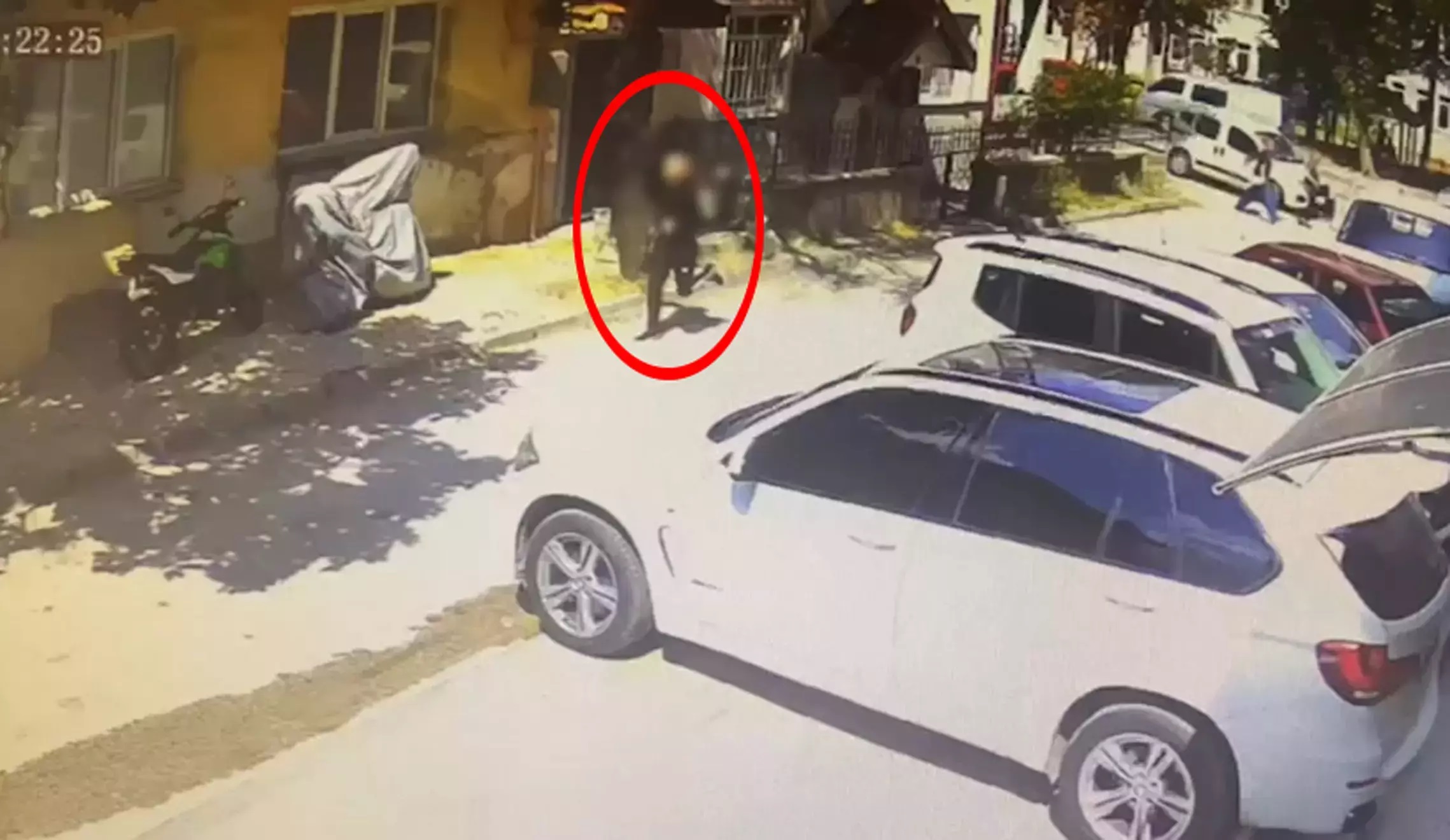 Özel güvenlik görevlisi kapkaççıyı yakalattı