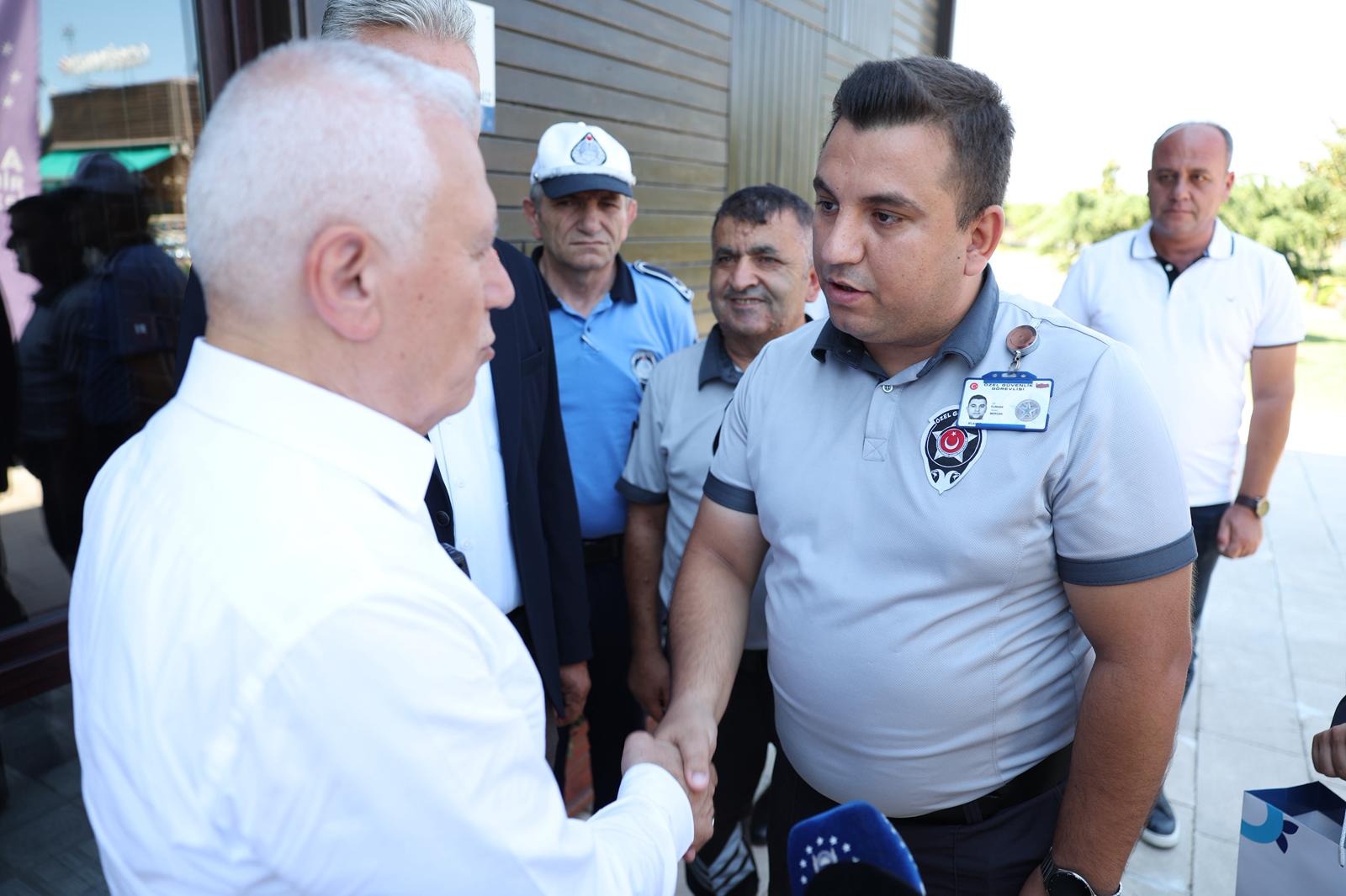 Bursa’da Nilüfer Çayı’na düşen 1,5 yaşındaki çocuğu özel güvenlik görevlisi kurtardı