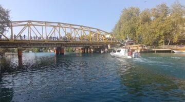 Köprüye çıkan şahsı Özel Güvenlik görevlileri vazgeçirdi