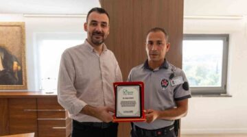 Köprüden Atlama Girişimine Engel Olan Özel Güvenlik Görevlisine Plaket