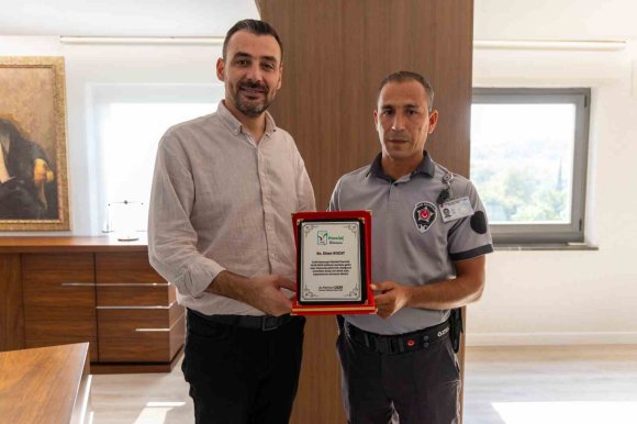 Köprüden Atlama Girişimine Engel Olan Özel Güvenlik Görevlisine Plaket