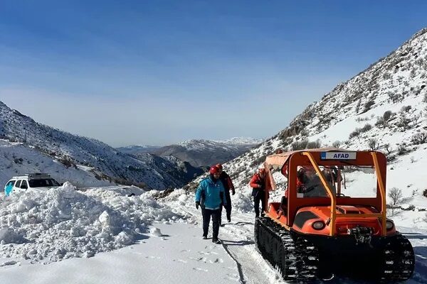 Karla Kaplı Nemrut Dağı’nda rahatsızlanan özel güvenlik görevlisi UMKE ve AFAD tarafından kurtarıldı