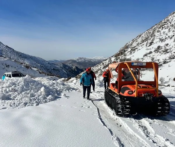 Karla Kaplı Nemrut Dağı’nda rahatsızlanan özel güvenlik görevlisi UMKE ve AFAD tarafından kurtarıldı