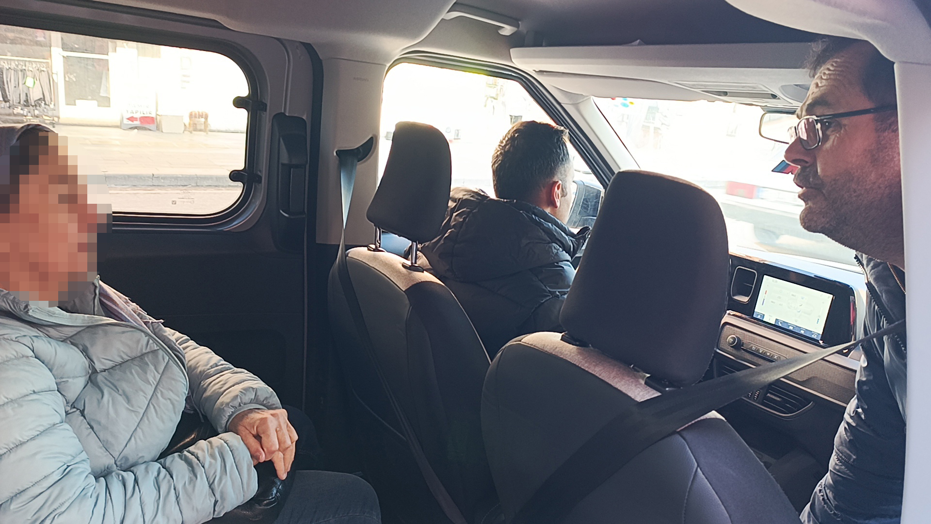 Emekli kadını dolandırılmaktan banka özel güvenlik görevlisi kurtardı