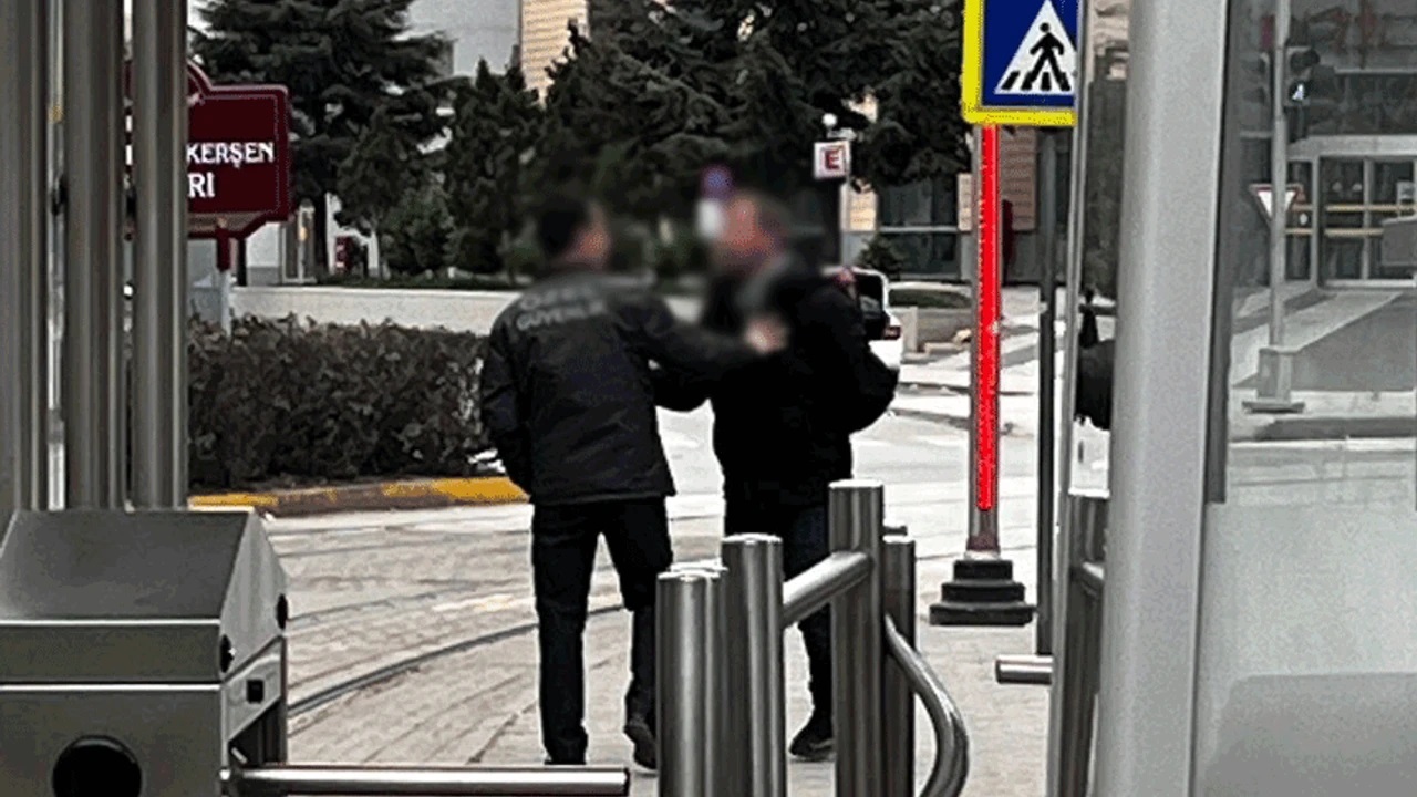 Tramvayda Kaçak Biniş Tartışması: Güvenlik Görevlisi ile Arbede