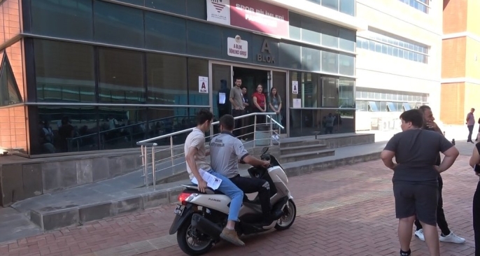 YKS’ye Saniyeler Kala Yetişti! Özel Güvenlik Görevlisi Motosikletle Yetiştirdi