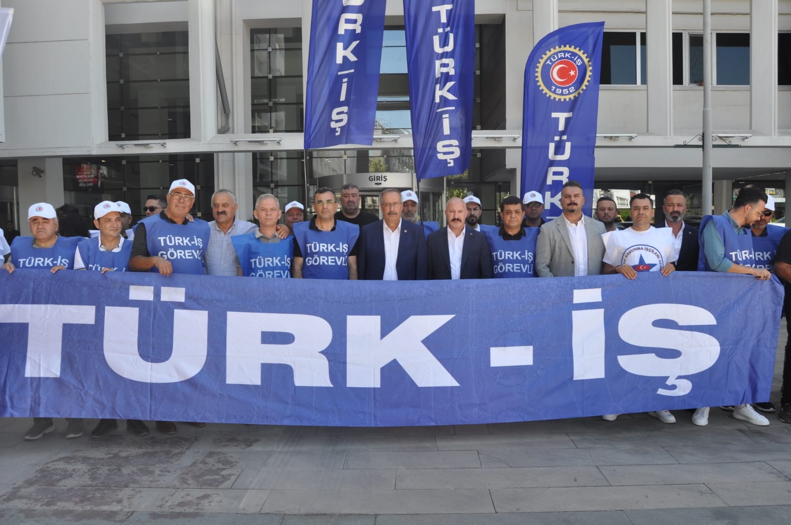 Güvenlik-İş Antalya Büyükşehir Belediyesinde Ses Yükseltti: “İşçinin Sendikasına İşçi Karar Verir”